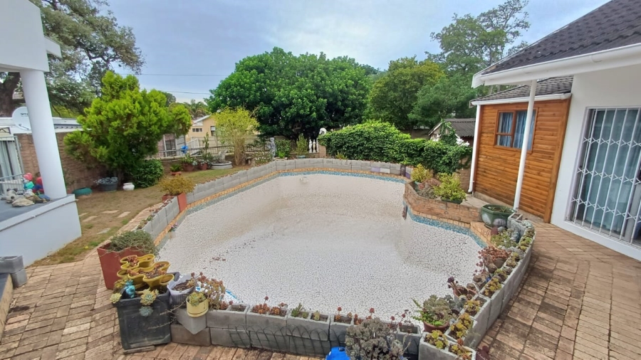 5 Bedroom Property for Sale in Vanes Estate Eastern Cape